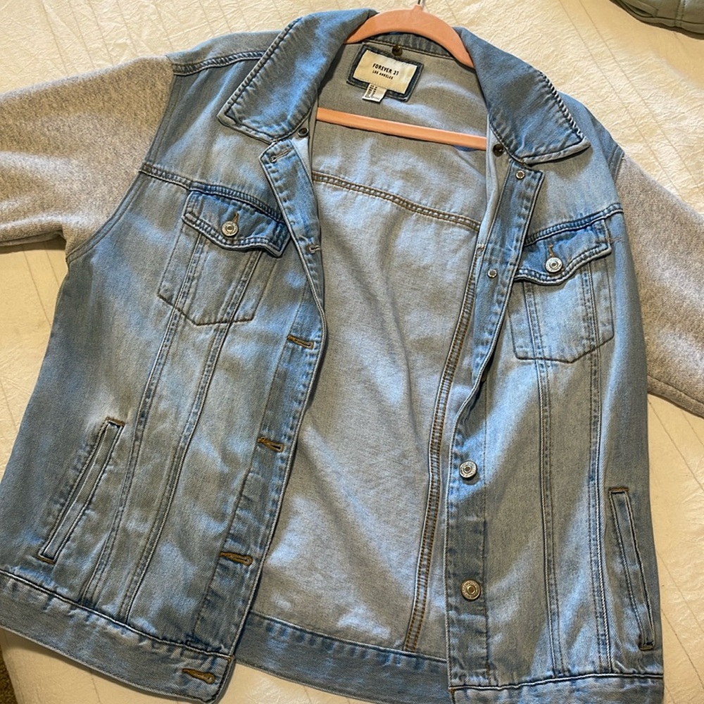 Jean jacket with fabric sleeves